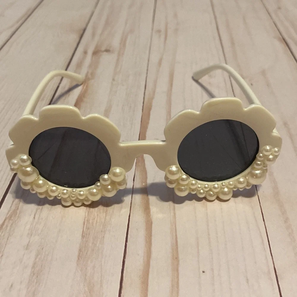 Girls white pearl flower shaped sunglasses